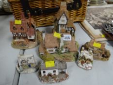 Seven Liliput Lane / David Winter pottery cottages