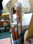 Parcel of assorted coloured and sized roller blinds, a table lamp and one other etc E/T