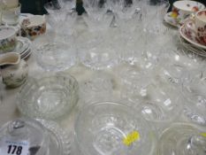 Collection of good drinking glassware and similar items