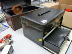 Excellent black leather effect multi-compartmented jewellery box, similar sized wooden box and a tea
