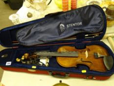 Fine looking violin 'The Stentor Student II' with accessories in case and bow