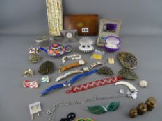 Neat oblong mahogany instruments box and a parcel of mixed jewellery