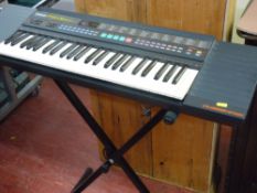 Yamaha PSR-28 keyboard and stand E/T