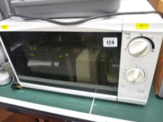 White Tesco microwave oven E/T