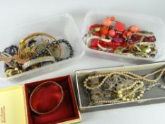 A quantity of mixed costume & other jewellery Condition Report: please request* *Condition is not