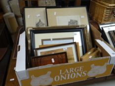 Box of mixed furnishing pictures & prints to include engravings, modern watercolour, bird studies