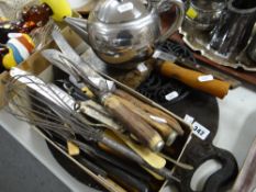 A parcel of vintage kitchen items Condition Report: please request via email. Condition reports