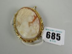 A good quality 9ct yellow gold framed cameo brooch of a lady in profile Condition Report: please