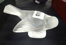 A Lalique France frosted glass dove paperweight Condition Report: please request via email.