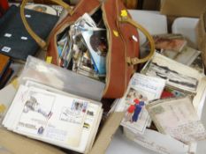 A holdall containing a large quantity of mixed postcards, a quantity of Donald McGill & other