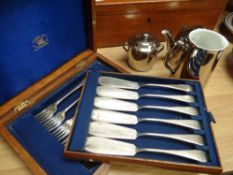 A vintage cased set of fish cutlery & three items of Worcester proof tableware Condition Report: