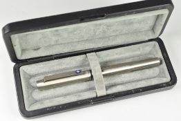 VINTAGE (1988) STAINLESS STEEL PARKER 25 FOUNTAIN PEN with blue trim in engraved Parker presentation