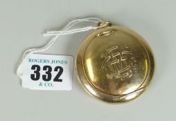 9CT GOLD LADIES COMPACT having engraved initials to the lid, the hinged lid revealing mirror, 24.9