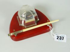GEORGE V SILVER TABLE TOP DESK/PEN STAND raised on possibly red bakelite stand with clear glass
