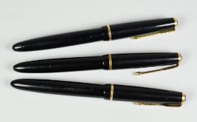 THREE VINTAGE BLACK PARKER DUOFOLD JUNIOR FOUNTAIN PENS each with an original 14ct nib