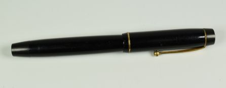 A VINTAGE (1941-1946) BLACK PARKER VICTORY MK I FOUNTAIN PEN with an original 14ct gold nib