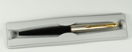 MODERN BLACK PARKER 45 SPECIAL FOUNTAIN PEN with cabochon jewel clip screw in gold, boxed