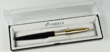MODERN BLACK PARKER 45 SPECIAL FOUNTAIN PEN with cabochon jewel clip screw in gold, in original box
