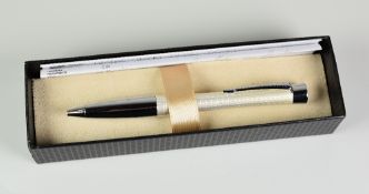 MODERN PEARL PARKER URBAN PREMIUM RETRACTABLE BALLPOINT PEN with chiselled metallic pearl-white
