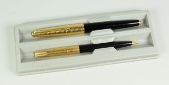A VINTAGE BLACK PARKER 65 CONSORT INSIGNIA FOUNTAIN PEN & PENCIL SET with 12ct rolled gold caps,