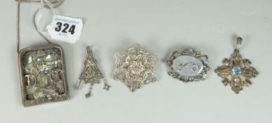 PARCEL OF SILVER & WHITE METAL ITEMS to include two filigree pendants & a filigree flower design bar