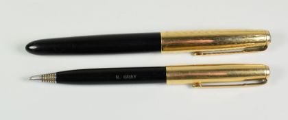 VINTAGE BLACK PARKER 51 FOUNTAIN PEN & PENCIL SET with Signet 12ct rolled gold caps Condition