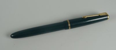 A VINTAGE GREEN PARKER SLIMFOLD FOUNTAIN PEN with original 14ct nib, in original box