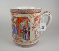 CHINESE EXPORT PORCELAIN FAMILLE ROSE CYLINDRICAL TANKARD with dragon handle depicting figures,