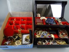 A good quantity of vintage & other costume jewellery with a tortoiseshell effect mirrored interior