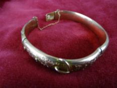 Hollow nine carat gold bangle, 15 grms approx