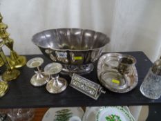 A parcel of EP, including desktop calendar, coasters, pedestal bowl, etc