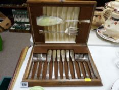 Attractive canteen of fish knives, forks and servers