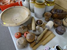 Oatcake pats, and similar vintage treen