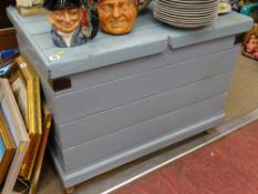 Pine painted storage box