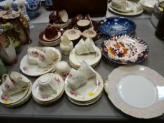 Large parcel of Staffs teaware in two patterns