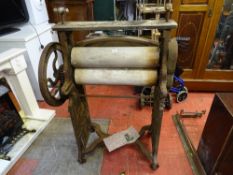 Vintage mangle 'The Lancashire'