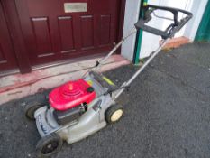 Honda HRB 475 self driven petrol lawnmower