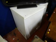 Compact white chest freezer E/T