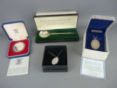 1976 John Pinches Christmas spoon, hallmarked silver in presentation box, Royal Mint 1977 silver
