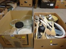 Quantity of mixing bowls and a mixed box of vintage and other kitchenalia