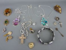 Small collection of vintage and other jewellery including gold and silver items