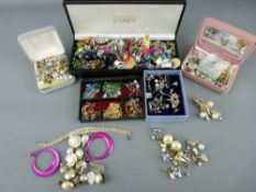 Good selection of costume jewellery, earrings etc