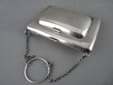 A LADY'S COMBINATION PURSE/WALLET, 4.5 troy ozs, Chester 1915, (hallmarks somewhat rubbed), 10.5 cms