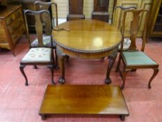 A MAHOGANY WIND-OUT DINING TABLE & four Harlequin splatback dining chairs, the wind-out with