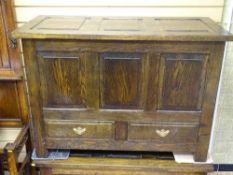 A GOOD REPRODUCTION OAK MULE CHEST with panel lidded top and front over twin lower drawers, on stile