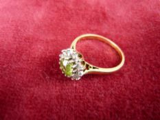 AN EIGHTEEN CARAT GOLD PERIDOT & SMALL DIAMONDS RING, 4.2 grms, size 'P/Q'