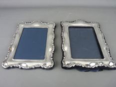 A PAIR OF SILVER EASEL PORTRAIT FRAMES for a picture portrait 13 x 9.5 cms, Birmingham 1990