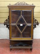 AN EDWARDIAN MAHOGANY SINGLE GLAZED DOOR HANGING CORNER CUPBOARD with lower display shelf,