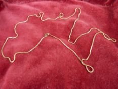 A NINE CARAT GOLD BOX CHAIN, 75 cms long, 5.8 grms