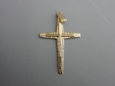 A NINE CARAT GOLD PATTERNED CRUCIFIX with shaped arms, 1.2 grms